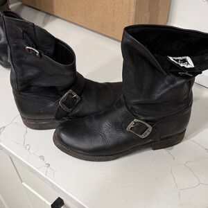 Frye Veronica short slouchy boot